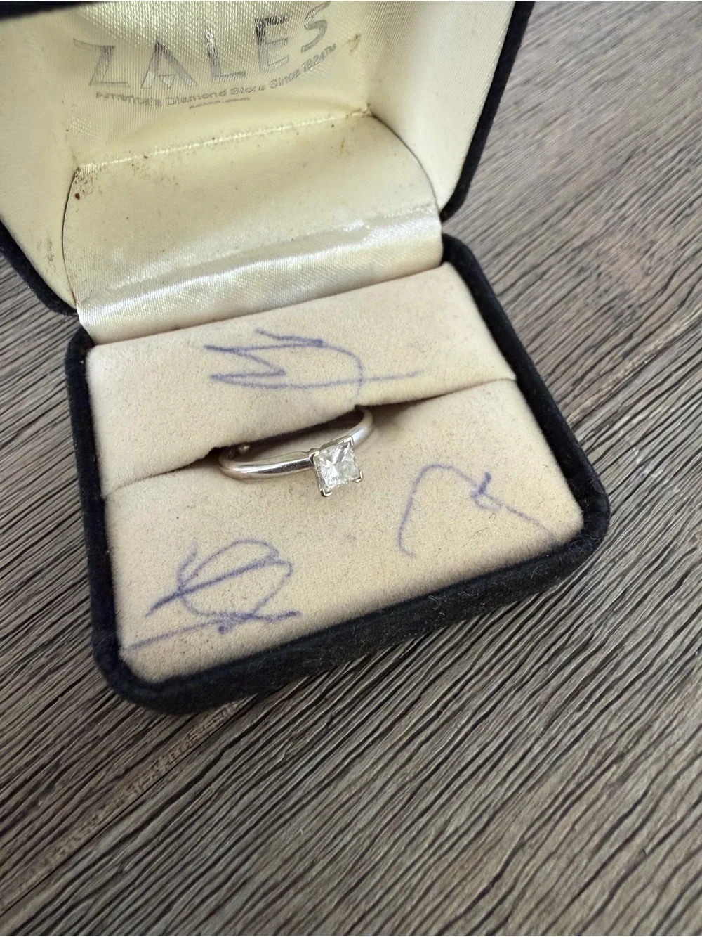White gold Solitaire princess cut .25 carat diamond Ring
